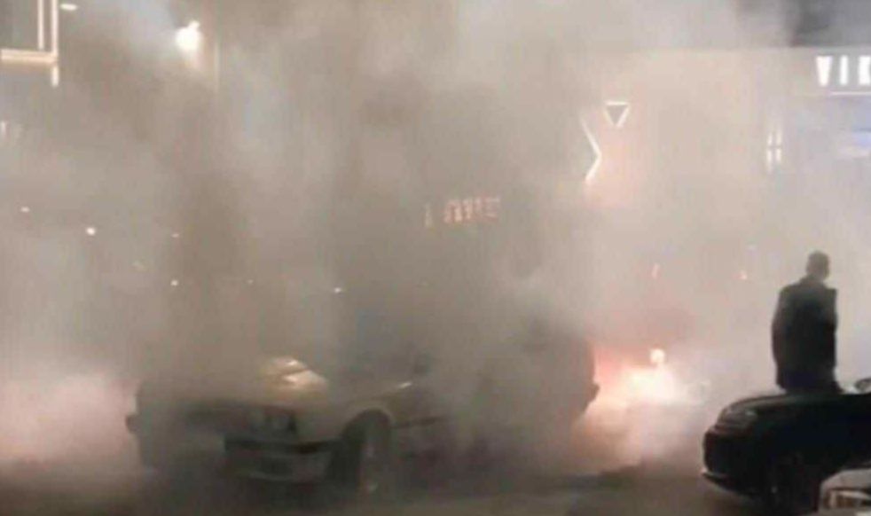 Svatovi “zaradili” prekršajne naloge: “Driftali” u koloni pa kažnjeni