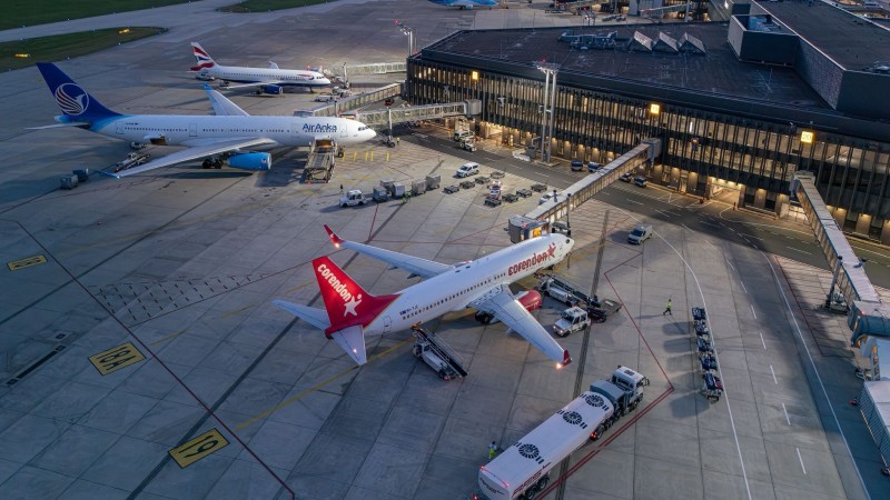 Požar na aerodromu stvorio paniku: Naređena hitna evakuacija putnika iz aviona VIDEO