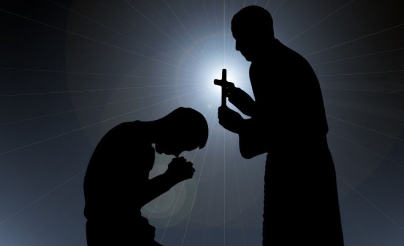 Sveštenik otkriva istinu: Šta ako neko tokom ispovijesti prizna ubistvo