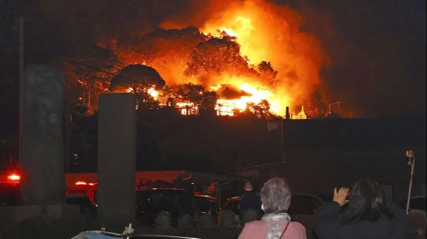 Više od 170 zgrada gorilo u Japanu: Plamen se proširio na šumovite padine