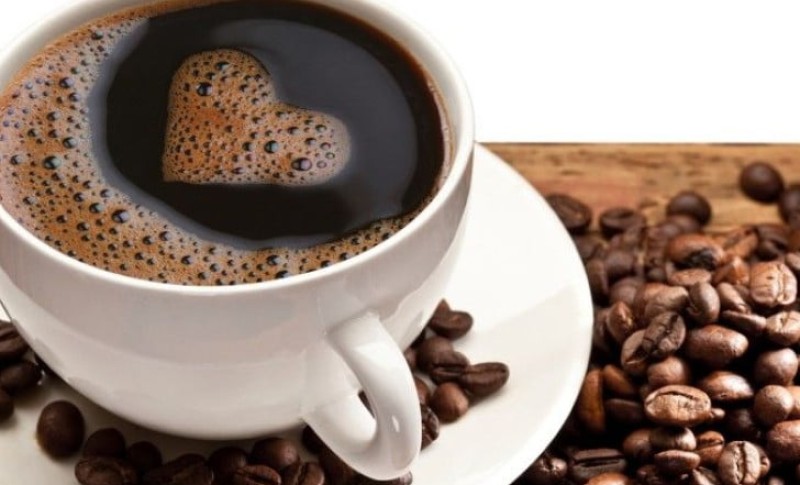 Jedni tvrde ovako – drugi onako: Ako pijete kafu prije doručka – ovo morate znati