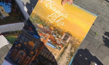 Banjalučki prodavci ne čekaju: Vjesnik Nove godine na Trgu Krajine FOTO