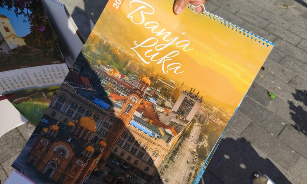 Banjalučki prodavci ne čekaju: Vjesnik Nove godine na Trgu Krajine FOTO