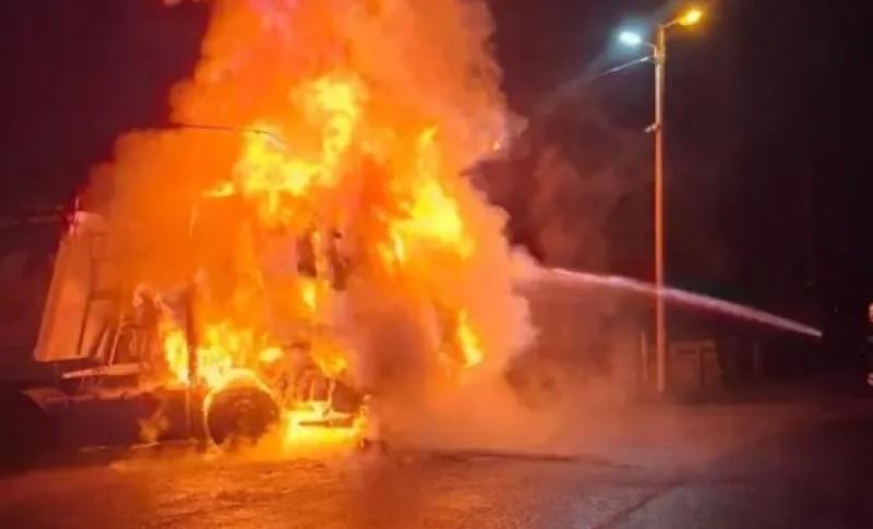 Drama u gluvo doba noći: Vatra progutala dva kamiona u ovom dijelu BiH