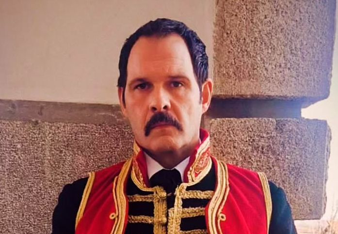 Kubura peče rakiju, gaji svinje i pravi kobasice: Glumac napustio Beograd, sve komšije u selu ga znaju