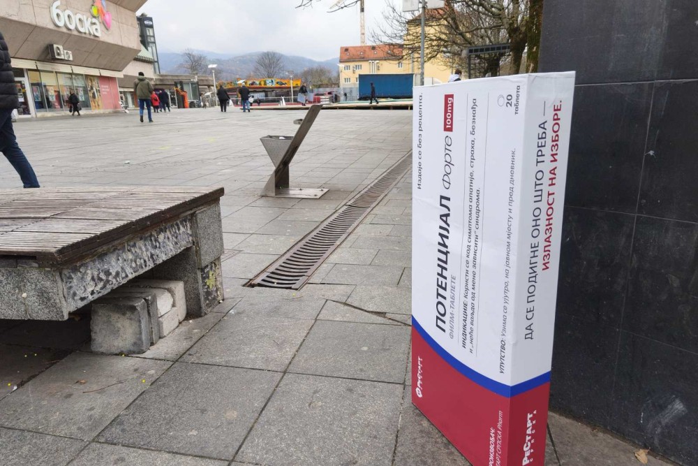 “Ne diže vam se na izbore?” Provokativna poruka na Trgu Krajine FOTO/VIDEO