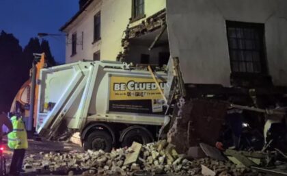 Užas! Kamion za smeće udario u zgradu, jedan muškarac poginuo, dvojica povrijeđena