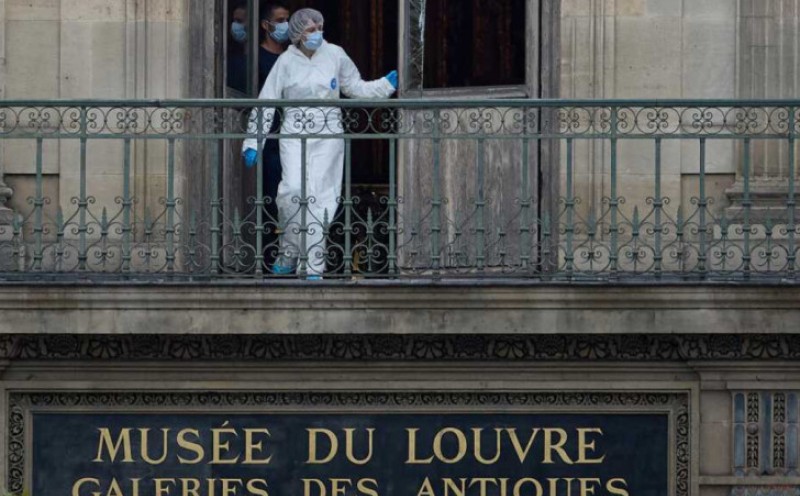 Lopovi opustošili poznati muzej:  Priveden četvrti osumnjičeni za krađu u Luvru