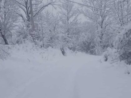 Manjača zatrpana snijegom, putevi neočišćeni VIDEO