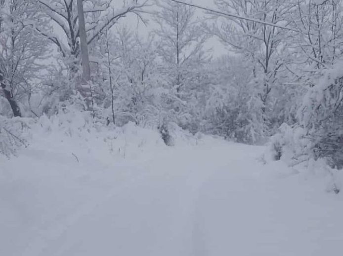 Manjača zatrpana snijegom, putevi neočišćeni VIDEO