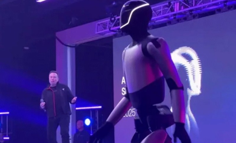 Pravi spektakl! Mask zaplesao s robotom na bini, obećao svijet bez siromaštva VIDEO