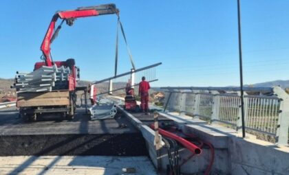 Ograda se postavlja, problemi ostaju: Kad li će most u Česmi VIDEO