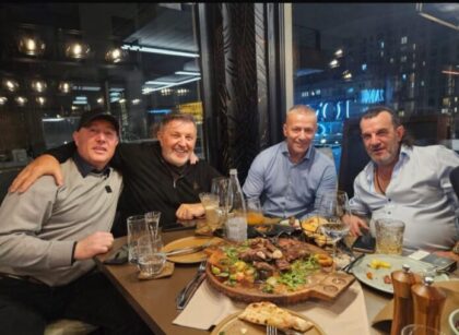 Aca Lukas i Naser Orić zajedno uživaju dok Šerif Konjević pjeva VIDEO