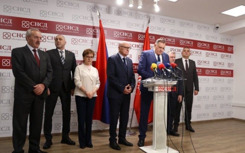 Trifunović uručio zahvalnicu Dodiku: Udruženje penzionera podržava vlast, jer vlast podržava nas