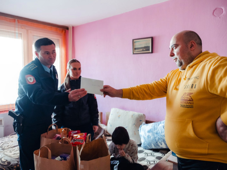 Humanost na djelu: Kadeti Policijske akademije prikupili pomoć za samohranog oca i njegovu kćerku