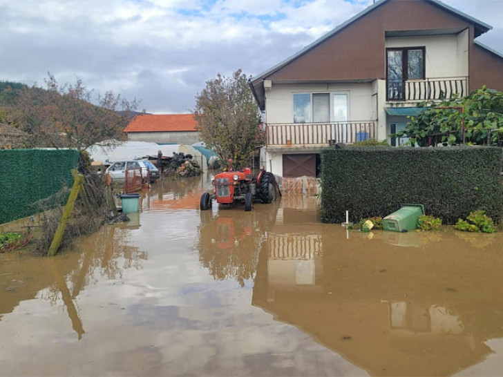Poplave u Sjevernoj Makedoniji: Ugrožene kuće i poljoprivredne površine