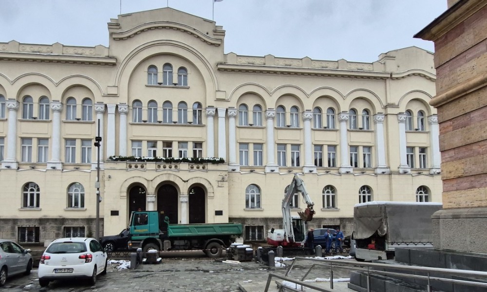 Raskopali pod Stanivukovićevim prozorom: Evo zašto se izvode radovi kod Hrama u centru Banjaluke FOTO/VIDEO