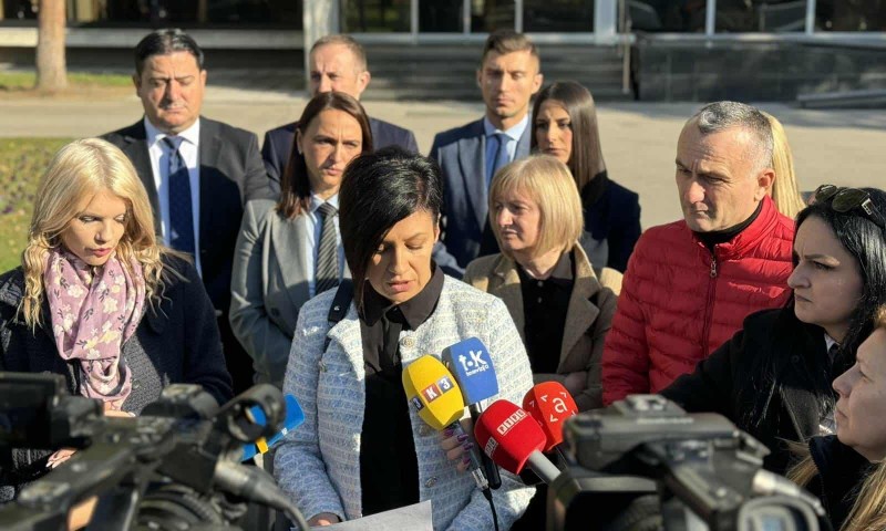 Njihov rad traje 24 sata! Roditelji njegovatelji ispred parlamenta Srpske – evo šta traže FOTO