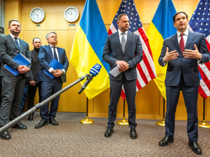 Poznat i izmješani sastav: Delegacija Ukrajine otputovala na pregovore u SAD