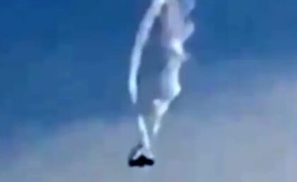 Raspada se i dimi u vazduhu: Stravičan snimak rušenja turskog vojnog aviona VIDEO