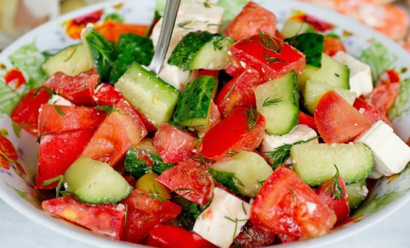 Omiljena salata i nije baš tako zdrava: Nemojte da jedite ove dvije vrste povrća zajedno