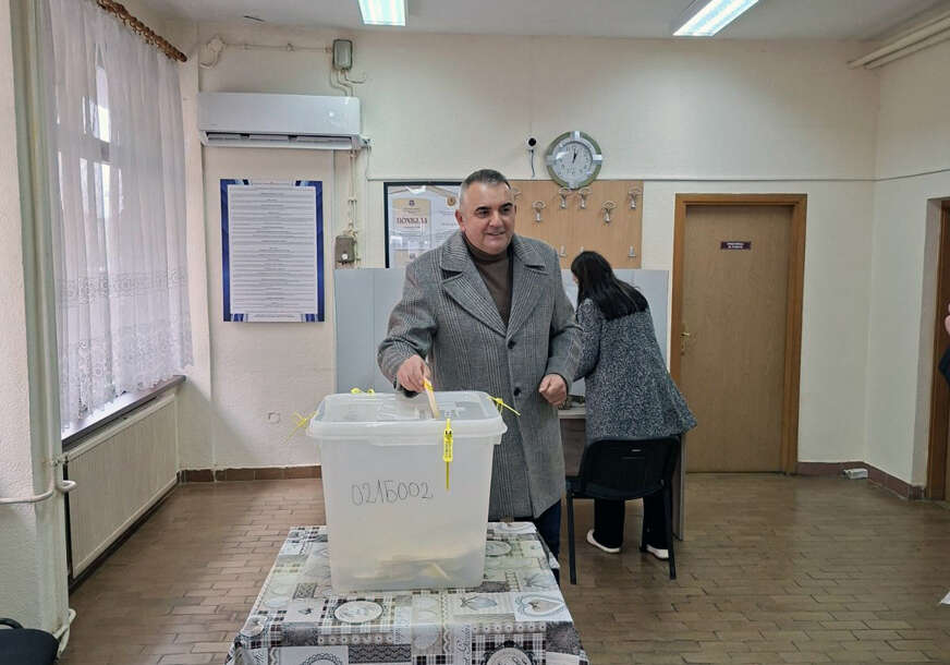 Minić ispunio građansku dužnost: Zadovoljan što izbori protiču u demokratskoj atmosferi