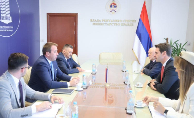 Ministri pravde “oči u oči”: Selak sa Škobićem o unapređenju saradnje ministarstava