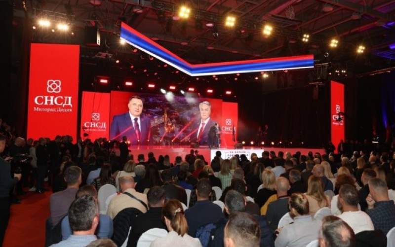 Završna tribina SNSD-a u Banjaluci! Dodik: Karanu vjerujemo, uvijek je radio u interesu Srpske FOTO