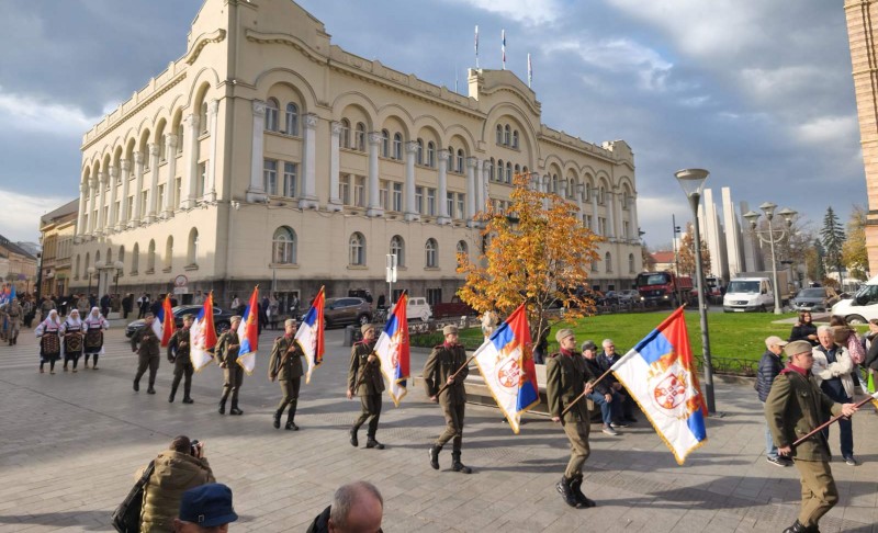 Uz poznatu koračnicu: “Solunci” marširali Gospodskom ulicom FOTO/VIDEO
