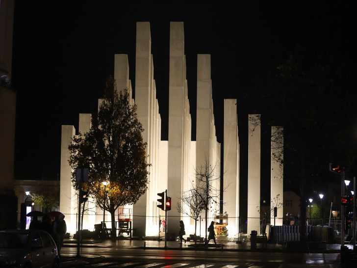 Radovi ulaze u završnu fazu: Zasijalo Centralno spomen-obilježje u Banjaluci FOTO