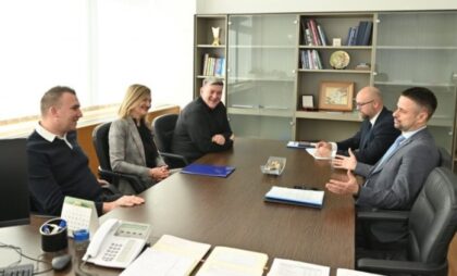 Sjajna vijest za zaposlene u institucijama BiH! Amidžić: Naknada od 1000 KM uz plate