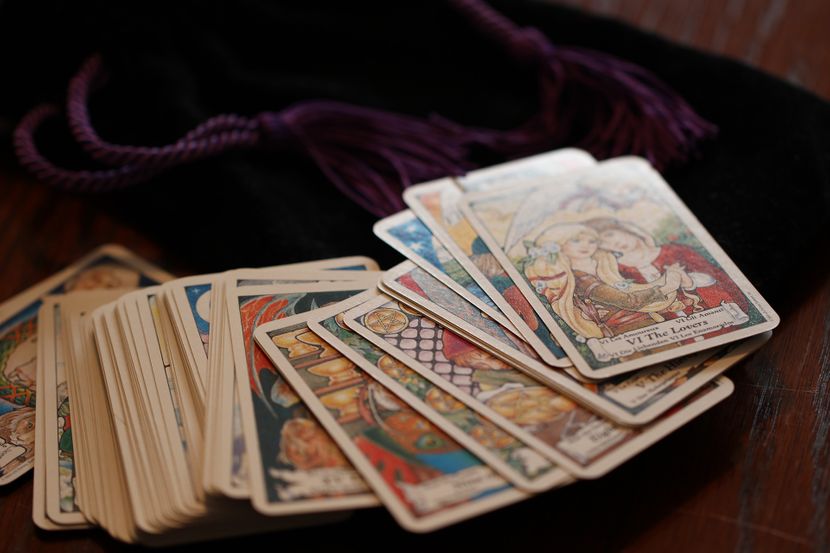 Tarot horoskop za decembar 2025: Ovo je mjesec na koji ste čekali! Ostvarenje snova kreće odmah