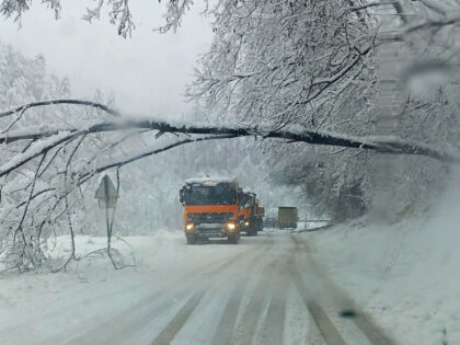 I u Tesliću saobraćaj otežan: Brojna naselja bez struje