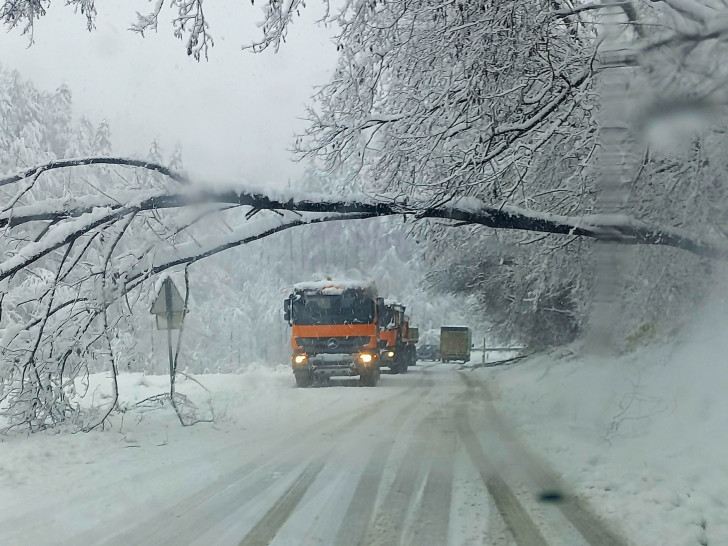 I u Tesliću saobraćaj otežan: Brojna naselja bez struje