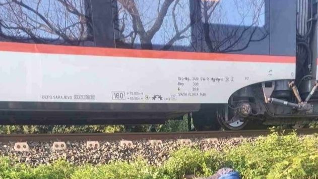 Stravična nesreća u BiH: Pješaka udario voz, poginuo na licu mjesta