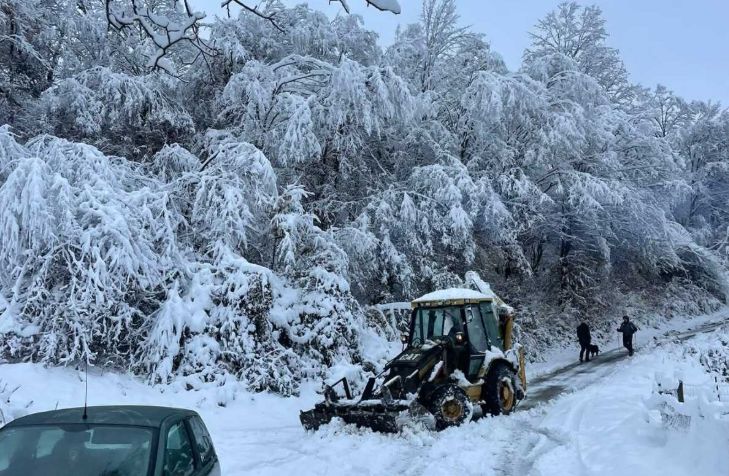 Na području Banjaluke u toku čišćenje puteva prvog i drugog reda u toku, građani obavezni uklanjati snijeg i led