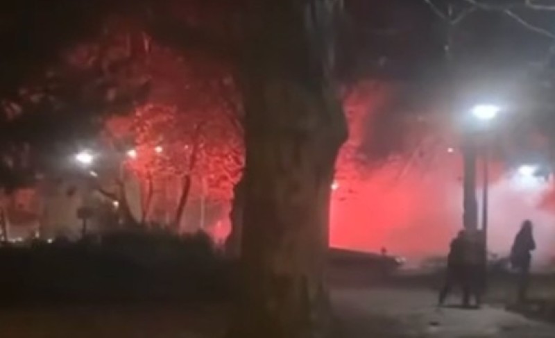 Sijevale pesnice: Žestoka tuča navijača Zvezde i Dinama u Vukovaru VIDEO