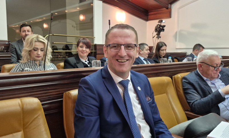 Čerek optužio Vukanovića da se bori samo za svoje interese: “Zašto Dodiku serviraš pobjedu na pladnju?”