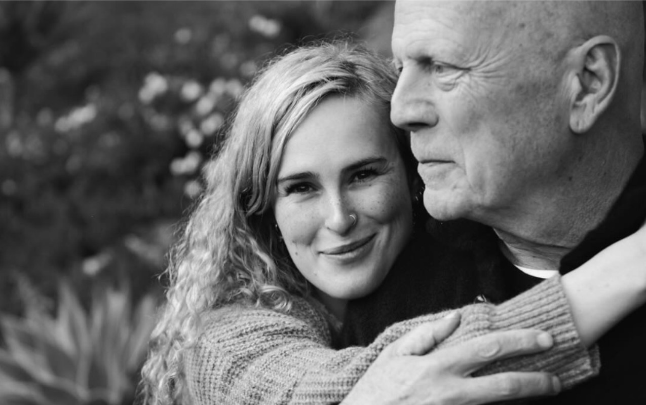 Ne prepoznaje svoje najbliže: Porodica Brusa Vilisa se sprema za njegovu smrt FOTO