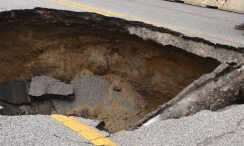 Put “nestao”, obustavljen saobraćaj: Urušila se cijev u dužini od 14 metara