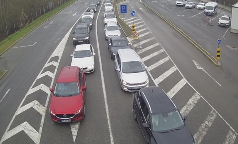 Haos pred vikend plus praznici na pomolu: Gužve na graničnim prelazima u BiH