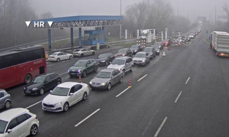 Gužve na graničnim prelazima: Pojačan saobraćaj prema Hrvatskoj