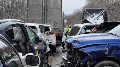 Snježna oluja paralisala saobraćaj: Oko 45 vozila učestvovalo u lančanom sudaru VIDEO