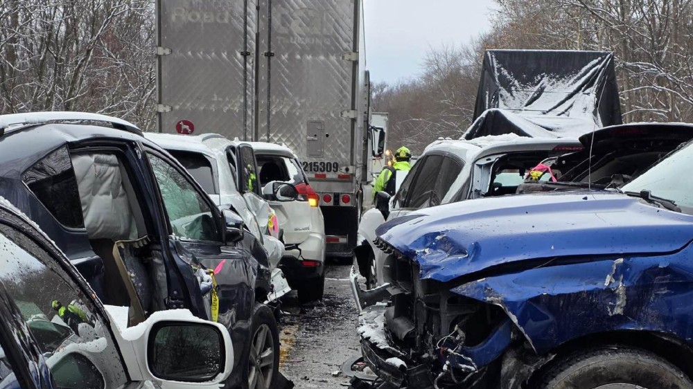 Snježna oluja paralisala saobraćaj: Oko 45 vozila učestvovalo u lančanom sudaru VIDEO