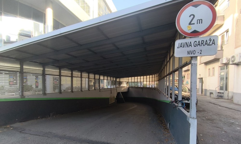 ‘Ajd što je smeće, nego što nismo imali pojma! Ovako izgleda javna garaža u centru Banjaluke FOTO/VIDEO