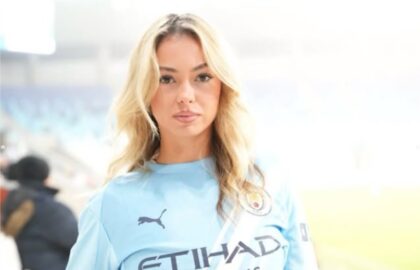 Utakmica pala u drugi plan: Vrela navijačica ukrala šou na stadionu FOTO