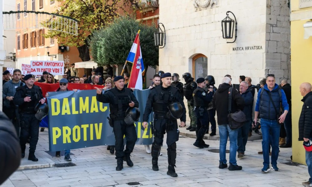 Antifaštistički marš u Zadru: Policija reagovala, dvije osobe uhapšene