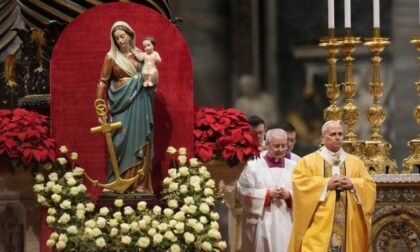 Okupio se veliki broj vjernika: Papa Lav XIV predvodio Božićnu misu