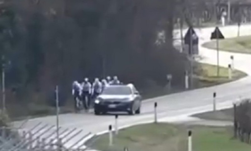 Šok na treningu: Iz auta ispalio dva hica na bicikliste VIDEO