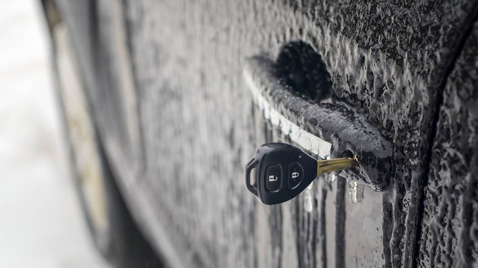 Izazov za vozače: Kako otključati zamrznutu bravu na automobilu